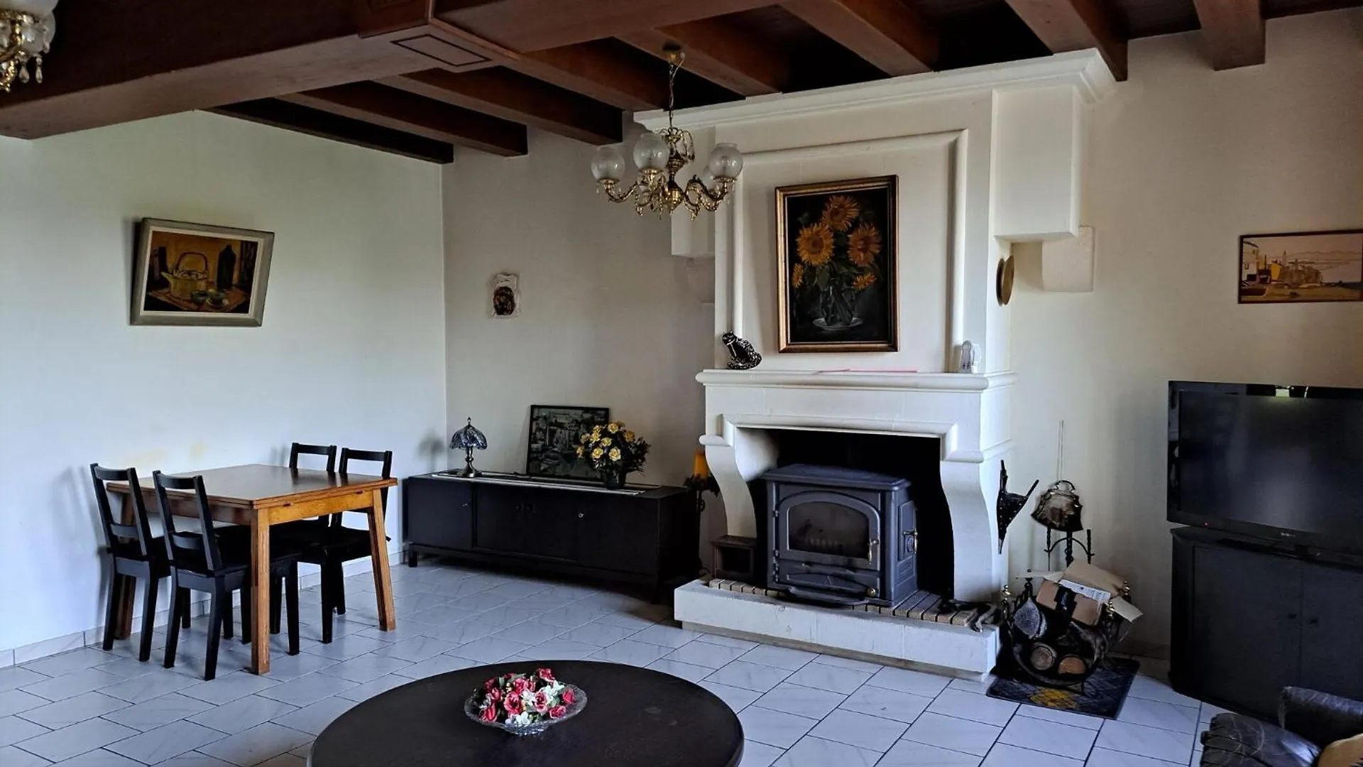 Comfortable Holiday Home With Spacious Garden Ygrande