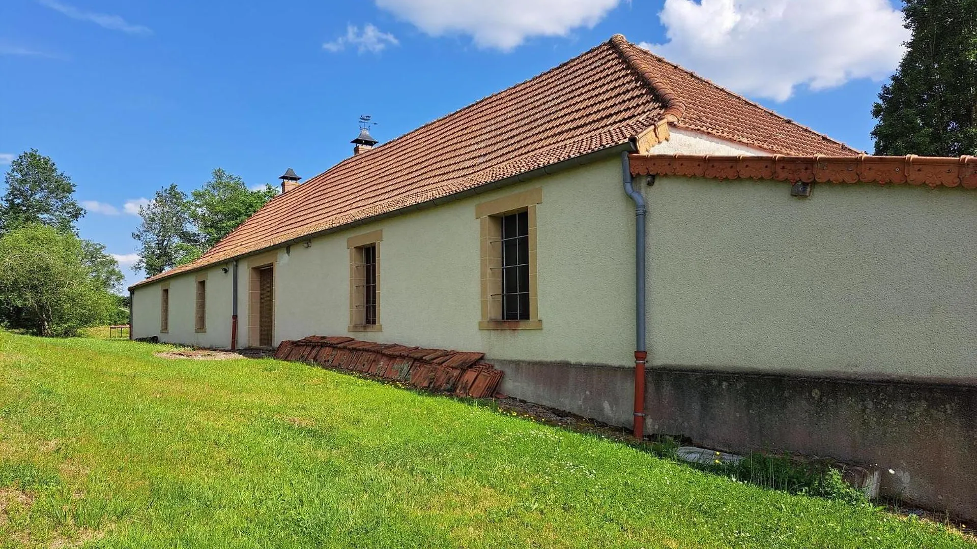 Comfortable Holiday Home With Spacious Garden Ygrande